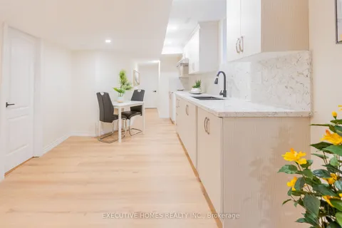 6885 Apex Crt, Mississauga, ON L5N 7H6