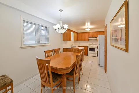 164 Derrydown Rd, Toronto, ON M3J 1R8