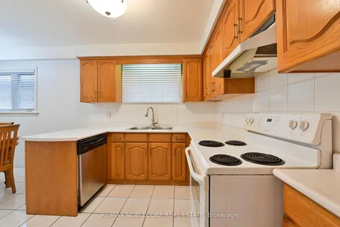 164 Derrydown Rd, Toronto, ON M3J 1R8