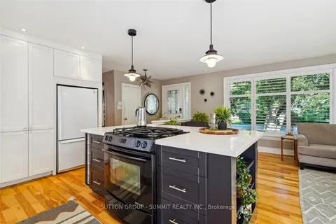 486 Lees Lane, Oakville, ON L6L 4T2
