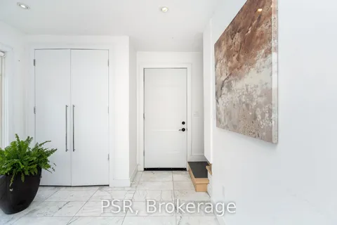 105 Mineola Rd, Mississauga, ON L5G 2C4