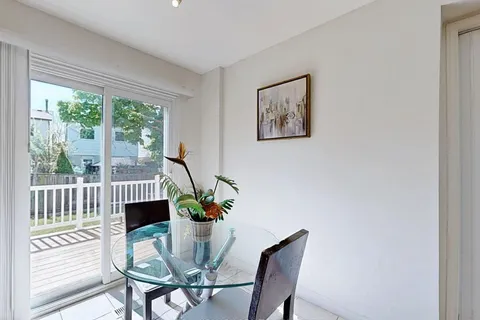 940 Monte Carlo Crt, Mississauga, ON L5C 3M1