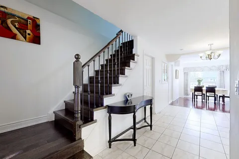 940 Monte Carlo Crt, Mississauga, ON L5C 3M1