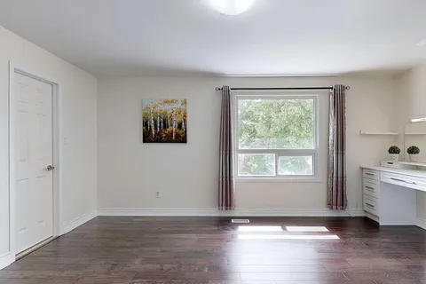 940 Monte Carlo Crt, Mississauga, ON L5C 3M1