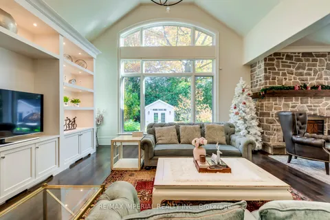 1052 Melvin Ave, Oakville, ON L6J 2V9