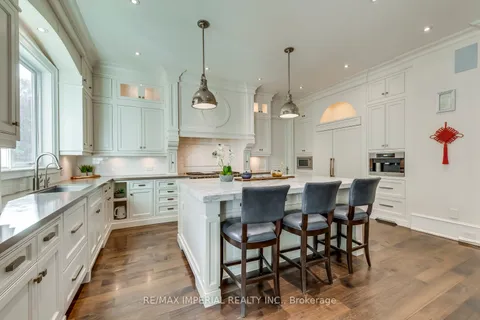 1052 Melvin Ave, Oakville, ON L6J 2V9