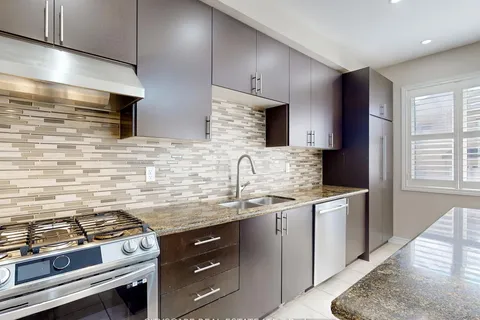 4 Ingleside Rd, Brampton, ON L6Y 0Z2