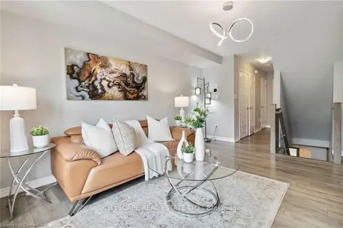 3061 Mistletoe Gdns, Oakville, ON L6M 0Y8