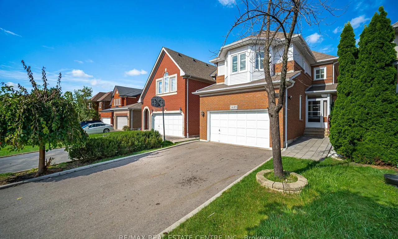 2485 Strathmore Cres, Mississauga, ON L5M 5K9