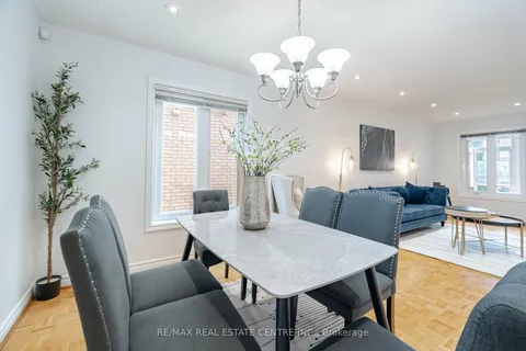 2485 Strathmore Cres, Mississauga, ON L5M 5K9