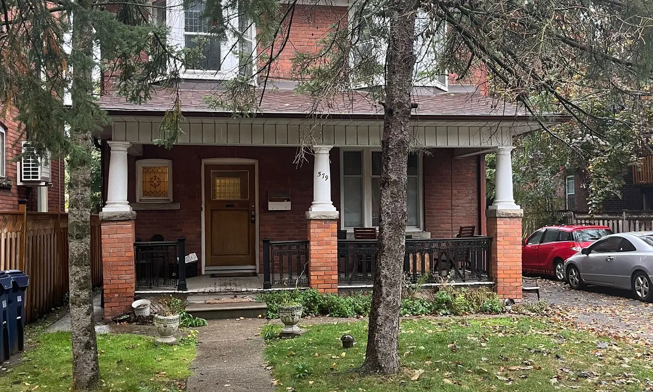 579 Indian Rd, Toronto, ON M6P 2C3