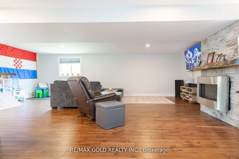 8 Fendley Rd, Orangeville, ON L9W 5G9