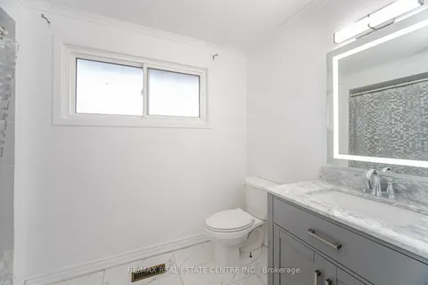 5 Wray Crt, Toronto, ON M9V 4K4