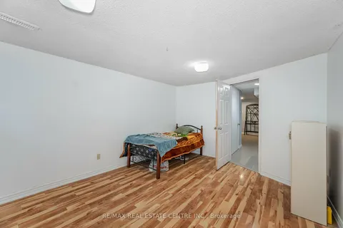 5 Wray Crt, Toronto, ON M9V 4K4