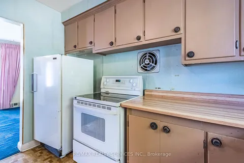 19 Mulgrove Dr, Toronto, ON M9C 2R1