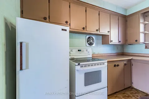 19 Mulgrove Dr, Toronto, ON M9C 2R1