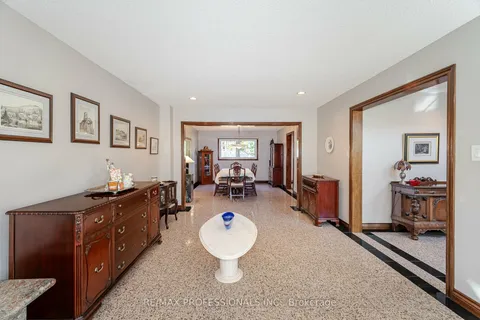 4 Christie Dr, Brampton, ON L6Z 3H6