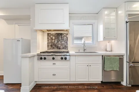 6045 Fullerton Cres, Mississauga, ON L5N 3A3