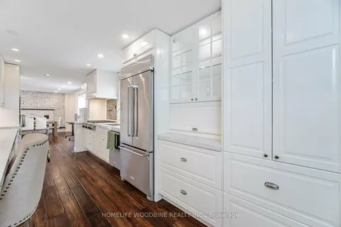 6045 Fullerton Cres, Mississauga, ON L5N 3A3