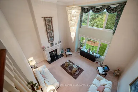 5187 Forest Hill Dr, Mississauga, ON L5M 5A5