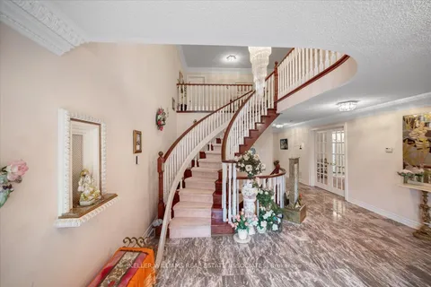 5187 Forest Hill Dr, Mississauga, ON L5M 5A5