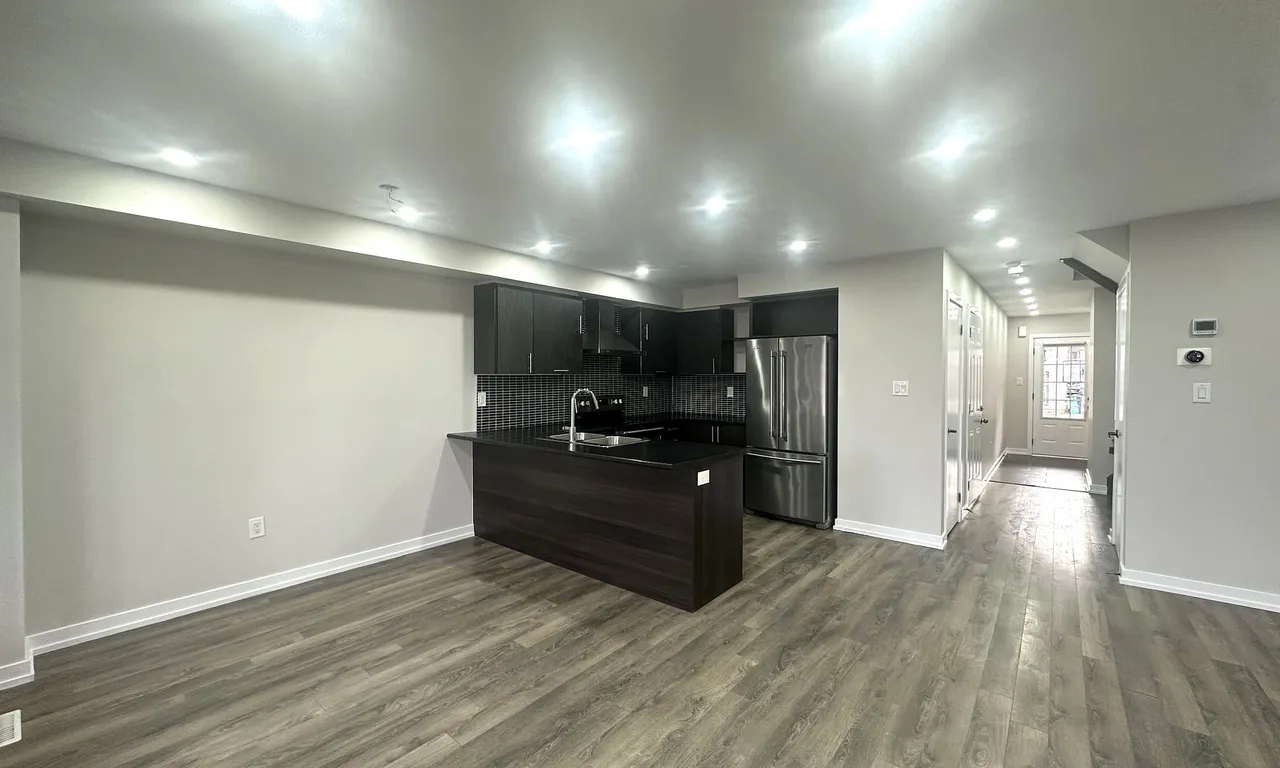 112 Golden Springs Dr, Brampton, ON L7A 4N7