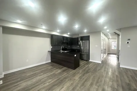 112 Golden Springs Dr, Brampton, ON L7A 4N7