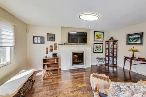 226 Poole Dr, Oakville, ON L6H 3W4