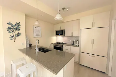 3 Elsie Lane, Toronto, ON M6P 0B8