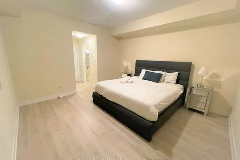 3 Elsie Lane, Toronto, ON M6P 0B8