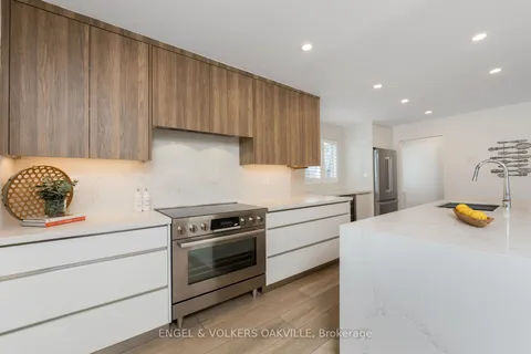 596 Thornwood Ave, Burlington, ON L7N 3B8