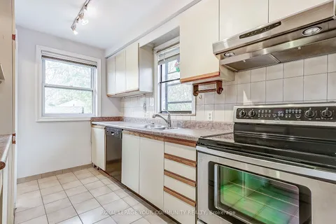 59 Chartwell Rd, Toronto, ON M8Z 4G3