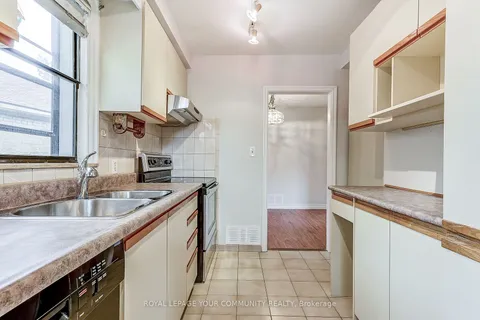 59 Chartwell Rd, Toronto, ON M8Z 4G3