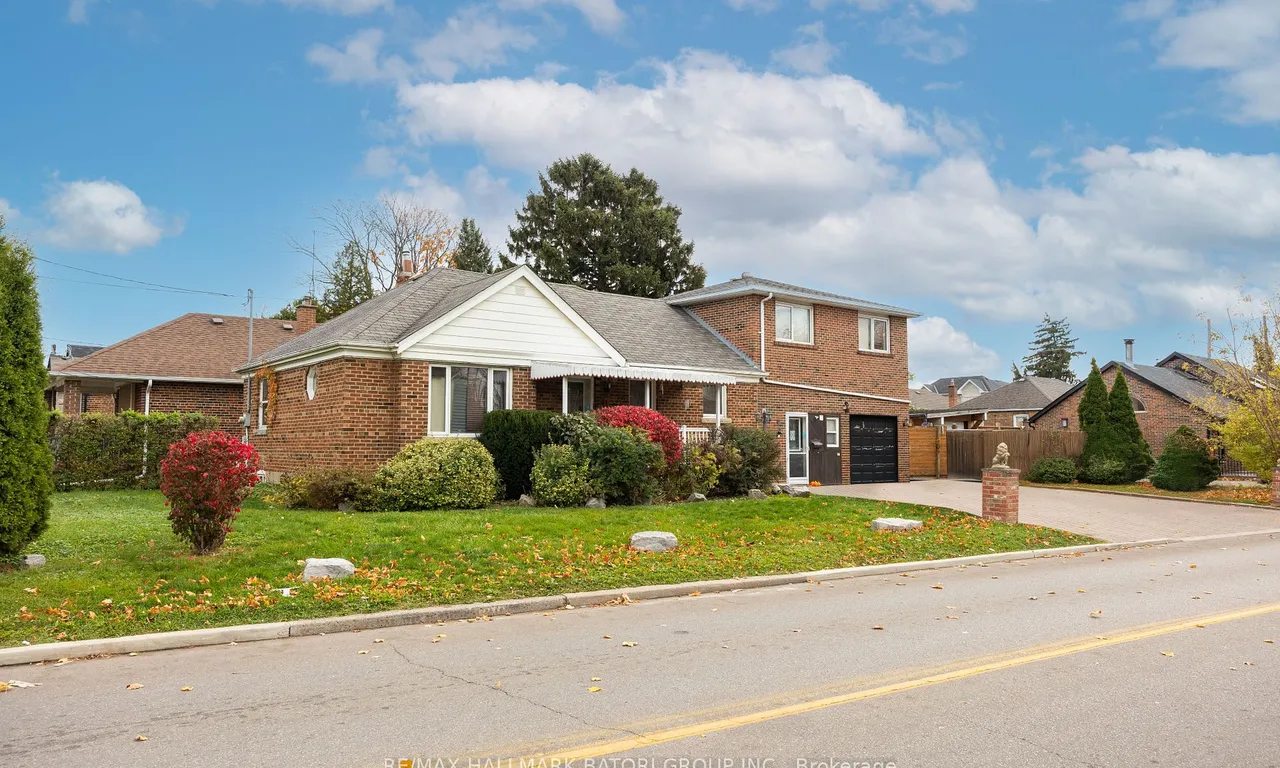 1 Monarchdale Ave, Toronto, ON M6M 2S6