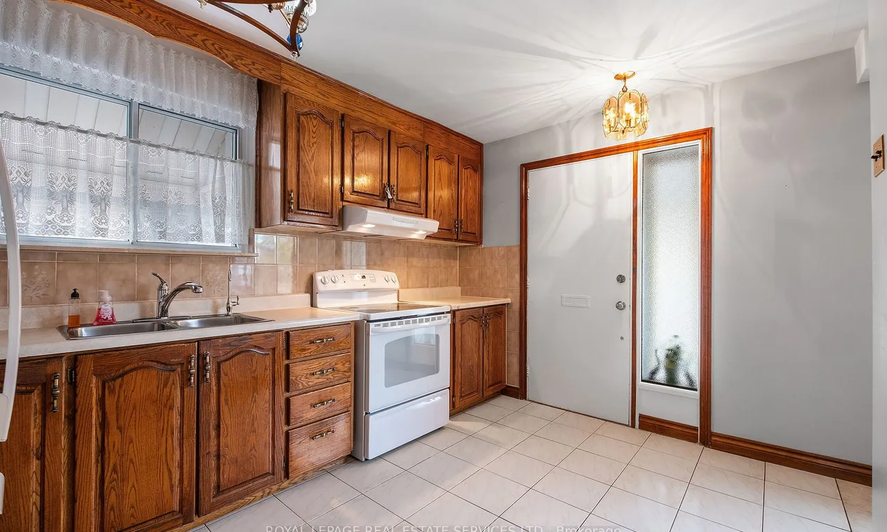 133 Cordella Ave, Toronto, ON M6N 2K1