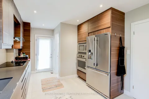 1629 Ogden Ave, Mississauga, ON L5E 2J2