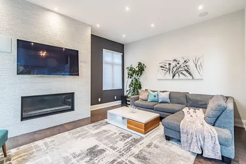 76 Ben Machree Dr, Mississauga, ON L5H 2S3