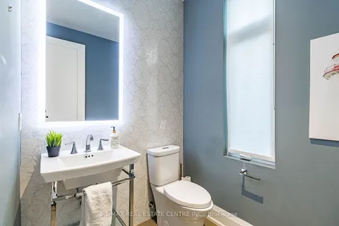 76 Ben Machree Dr, Mississauga, ON L5H 2S3