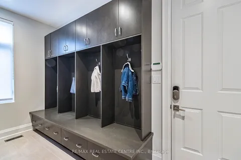 76 Ben Machree Dr, Mississauga, ON L5H 2S3