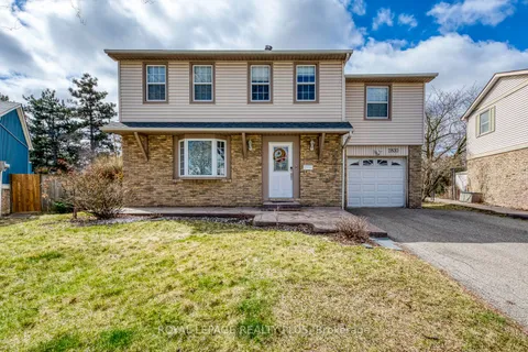 2830 Andorra Circ, Mississauga, ON L5N 2H9