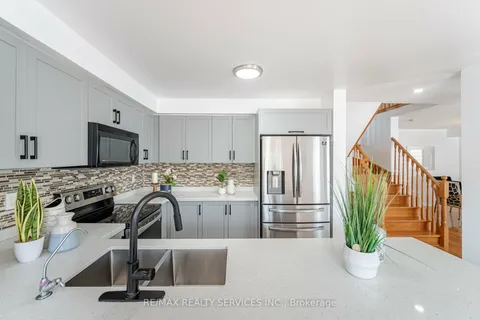 22 Roxton Cres, Brampton, ON L7A 2E7