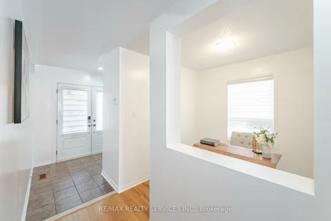 22 Roxton Cres, Brampton, ON L7A 2E7