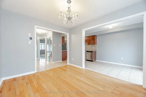 5767 Tiz Rd, Mississauga, ON L5R 0B4