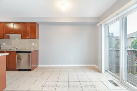 5767 Tiz Rd, Mississauga, ON L5R 0B4