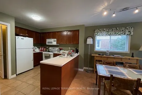 2547 Advent Crt, Mississauga, ON L5M 5L4