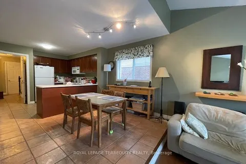 2547 Advent Crt, Mississauga, ON L5M 5L4