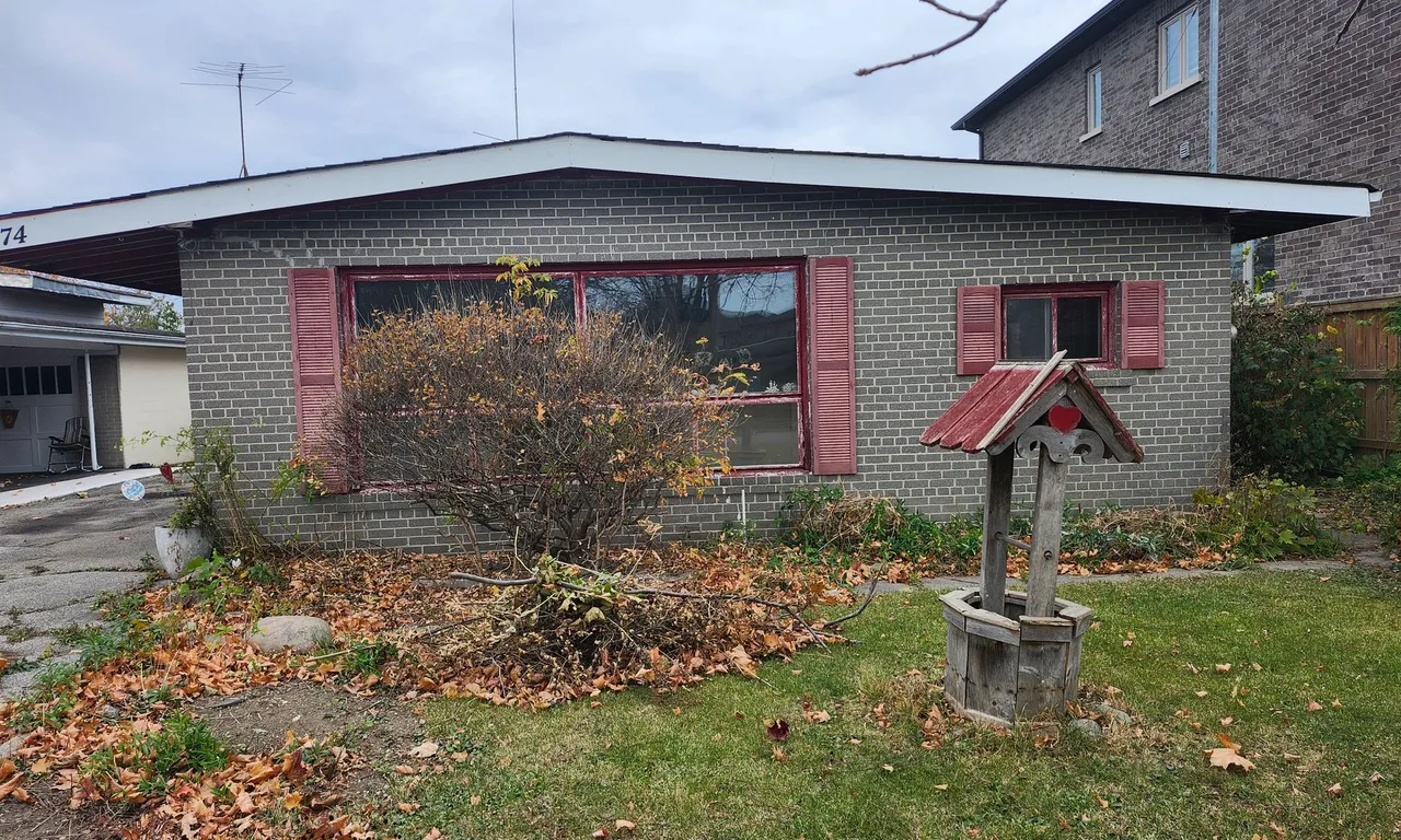 7674 Redstone Rd, Mississauga, ON L4T 2B9