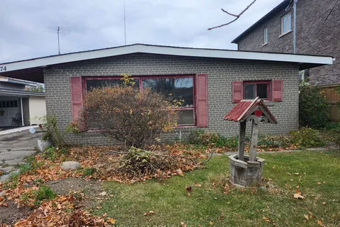 7674 Redstone Rd, Mississauga, ON L4T 2B9