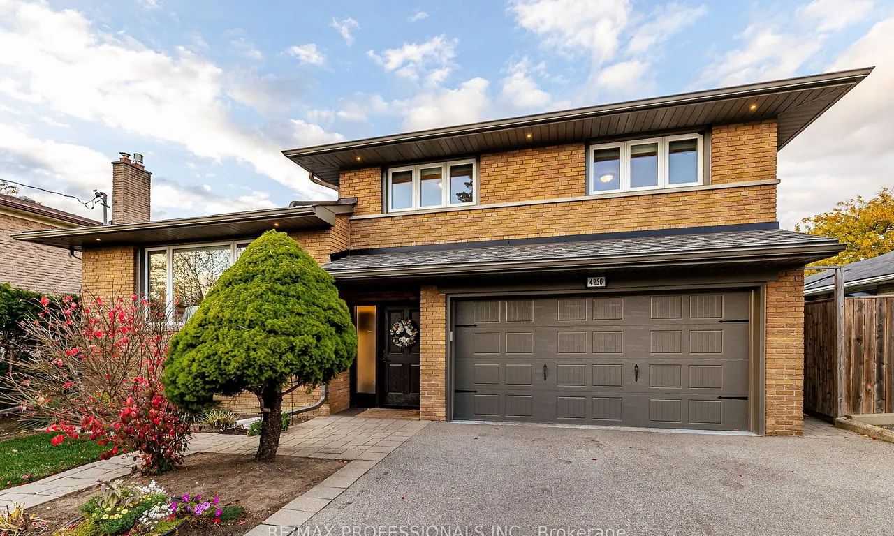 4250 Bloor St, Toronto, ON M9C 1Z7