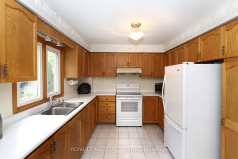 4229 Capilano Crt, Mississauga, ON L4W 4H9